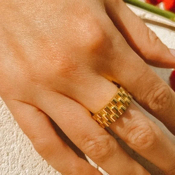 Linked band ring - Picture 7 of 7